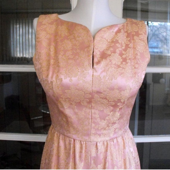 Vintage Pink and Gold Lace Brocade Vogue Origiona… - image 2