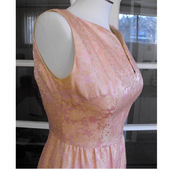 Vintage Pink and Gold Lace Brocade Vogue Origiona… - image 3