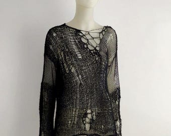 Lichtgewicht gebreide trui van distressed mohair, handgemaakte doorzichtige goth-grunge punktrui
