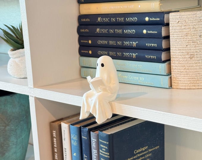 Cute Ghost Reading Figurine | Spooky Halloween Shelf Decoration, Adorable Ghost Ornament for Bookcases, Haunted Home & Cozy Fall Decor