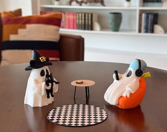 Set de figuras de fantasmas de Halloween: adorables fantasmas con sombrero de bruja, cubo de calabaza, gato y fogata. Decoración de estanterías espeluznante y miniaturas coleccionables.