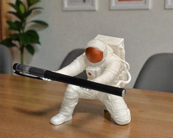 Portapenne a forma di astronauta per scrivania per bambini, divertente portapenne per materiale scolastico, decorazione da scrivania spaziale per ragazzi e adolescenti, accessorio da tavolo per studio in regalo
