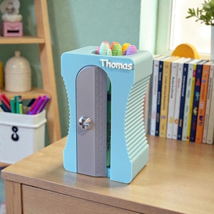 Organizador de escritorio personalizado con nombre, portalápices y bolígrafos personalizado, moderno soporte para escritorio de oficina en casa, accesorio de regalo para mesa de estudio.