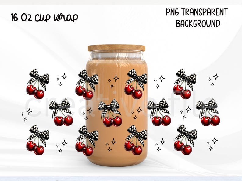 Peut inclure: Un bocal en verre transparent avec un couvercle en bois, orn&eacute; de cerises rouges et de n&oelig;uds &agrave; carreaux noirs et blancs. Le texte "16 OZ cup wrap" et "PNG TRANSPARENT BACKGROUND" sont en haut.