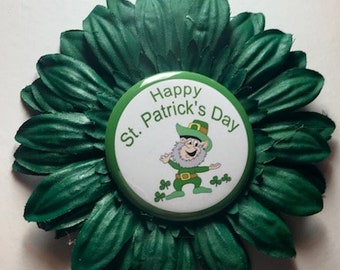 Happy St. Patrick's Day Pinless Posie with "Magnetic Hold"