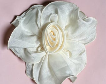 Broche de flor de organza blanca, accesorio para broche de flor, sujeción magnética, sin alfiler, ramos de flores de 9 pulgadas.