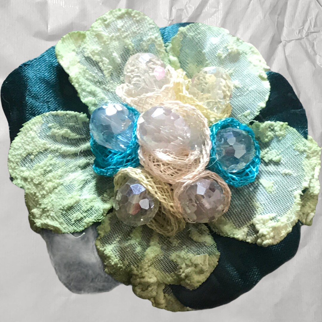 Flower Pin Dark Green Petal Flower With Jewel Center Hold Pinless Posies Etsy