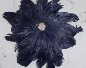 Broche de pluma azul marino, alfiler de pluma, accesorio de moda, cierre magnético, sin alfiler.