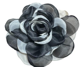 Broche de flor de organza negra y gris, broche magnético sin alfiler (15 cm)