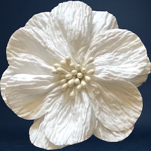 Magnetic Hold Women’s fashion accessory Small White Crinkle Linen with Stamen Center  Fabric Flower pin FlowerBrooch 3.5”Pinless Posies