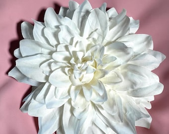 MAGNETIC  hold flower pin flower brooch White dahlia fabric flower pin Pinless Posie 5.5”