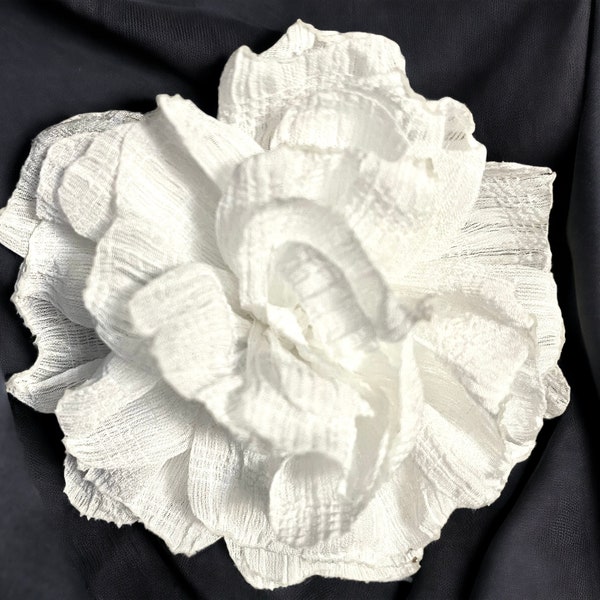 Magnetic Hold Flower pin Flower Brooch White Wrinkle Ruffle fabric flower pin Pinless Posie