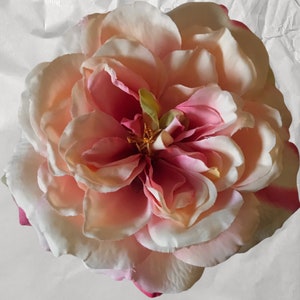 Magnetic hold flower pin flower brooch large soft petal light pink rose Pinless Posie