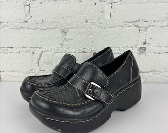 Vintage Y2K MIA Platform Moc Toe Loafers. In a women’s size 6.5.