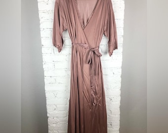 Komplet Vintage Maidenform Dreamwear w kolorze liliowym z sukienką slip i szlafrokiem satynowym