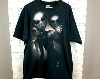 Camiseta vintage de extraterrestre azul líquido de los 90