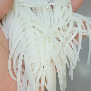 Trout worm *Sparkle White* (20pc)