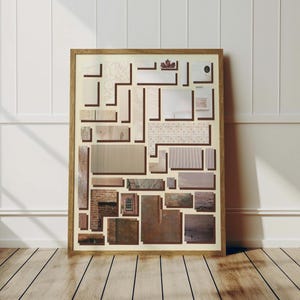 Peut inclure: Un collage encadré de différentes textures et motifs dans des tons de brun, beige et blanc. Le collage est disposé en grille, créant un motif géométrique. Le cadre est en bois et a une finition brun clair.