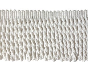 Può includere: Frange in cotone bianco con un design a corda ritorta. La frangia è lunga circa 2,5 cm.