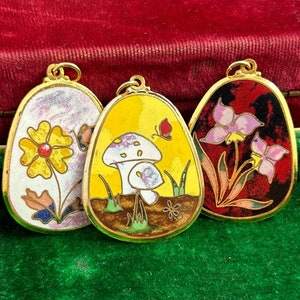 Vintage Jewelry Pendants For Women Cloisonne Enamel Jewelry Vintage Charms Flower Pendant Mushroom Necklace Pendant Gold Tone Metal Charm