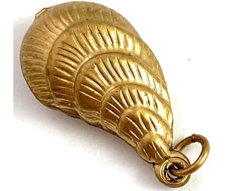 Vintage Seashell Charm, vintage Necklace Pendant, mussel Shell charm, mussels, Brass Charm, vintage jewelry