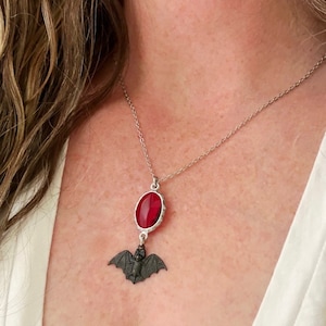 Bat Necklace, Halloween Necklace, Spooky Jewelry, Halloween Jewelry, Vampire Jewelry, Vampire Necklace, Black Bat Charm, Silver Tone Chain