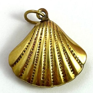 Vintage Seashell Charm Necklace Pendant, Puffed Brass, Etched Detail, Clamshell, Shell Themed Jewelry