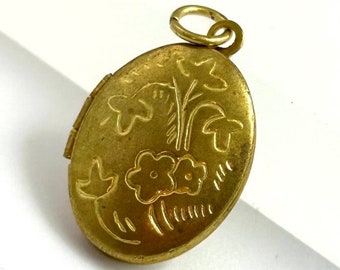 Vintage locket charm, vintage locket, vintage charm, vintage brass locket, oval locket, vintage jewelry, flower locket, small locket