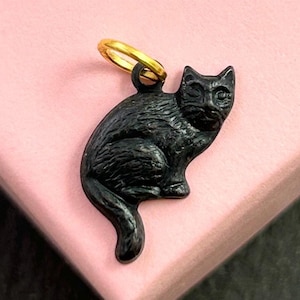 Collier pendentif chat noir, bijoux d'Halloween pour femme, chat sorcière, laiton noirci, estampage breloque breloque chat minuscule, cadeaux fantasmagoriques pour elle