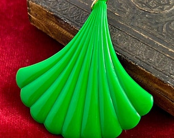 Vintage Green Plastic Fan Pendant: Statement Costume Jewelry