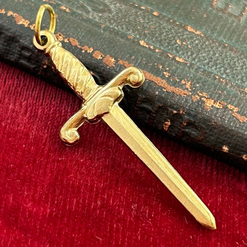 Vintage Charm Tiny Sword Necklace Pendant Brass Vintage Jewelry For Women Sword Charm Dainty Pendant Gifts For Her Gift For Women Empowering bild 7