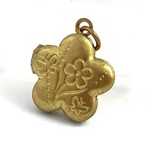 Vintage locket charm, vintage locket, vintage charm, vintage brass locket, flower locket, vintage jewelry, tiny locket