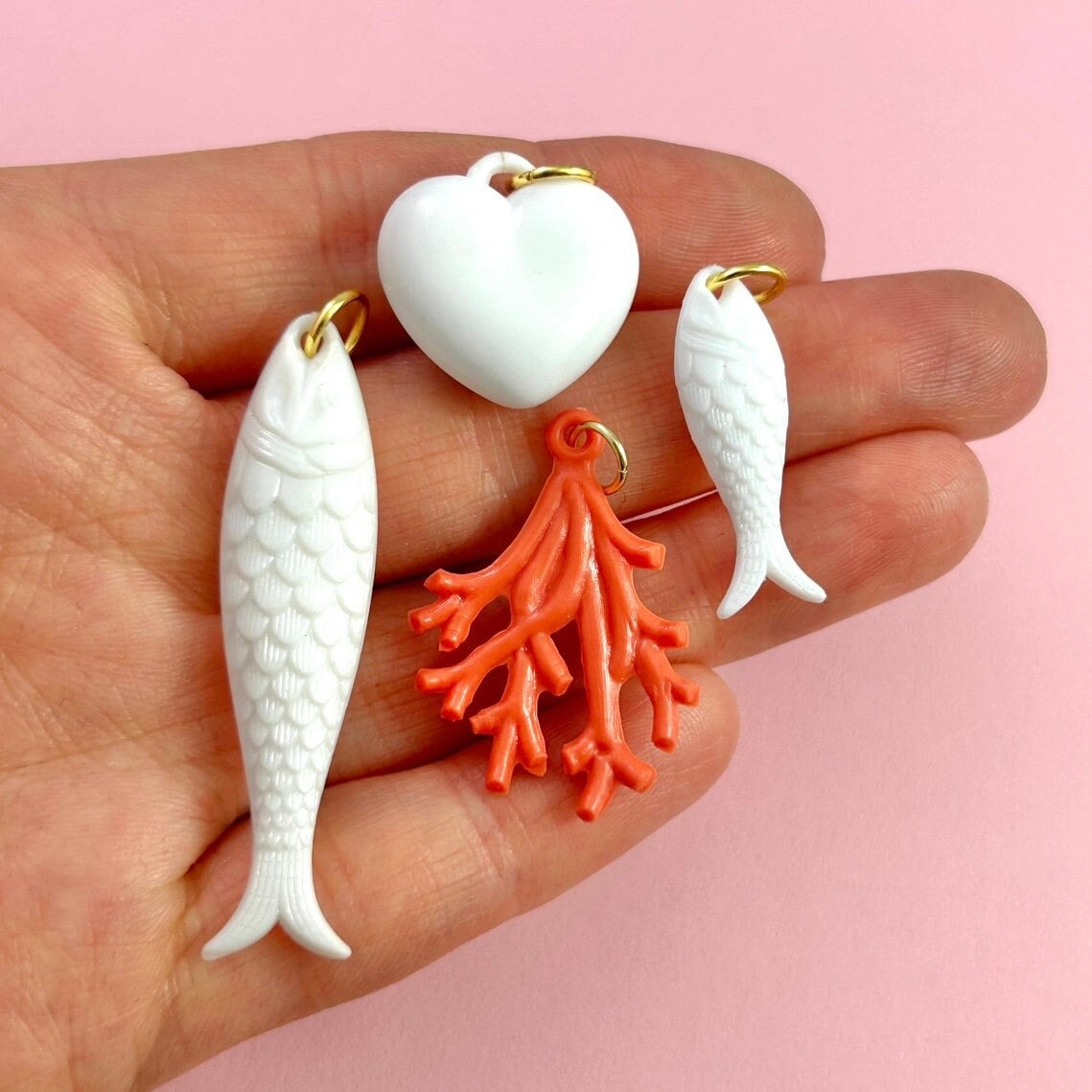 Fish Charm Necklace Pendant Beachy Ocean Nautical Pendants For Women Fishing Jewelry White Resin Plastic Heart Charm Gifts For Her Qty: 1