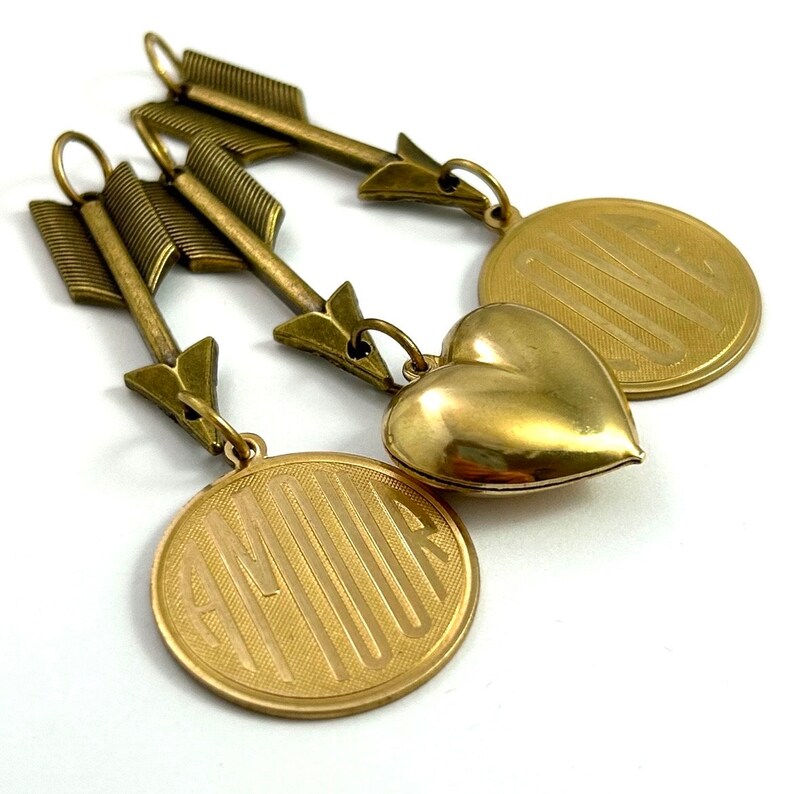 Colgante para mujer, diseño de corazón vintage de latón con forma de corazón, estilo francés, ideal para regalar en San Valentín. imagen 3
