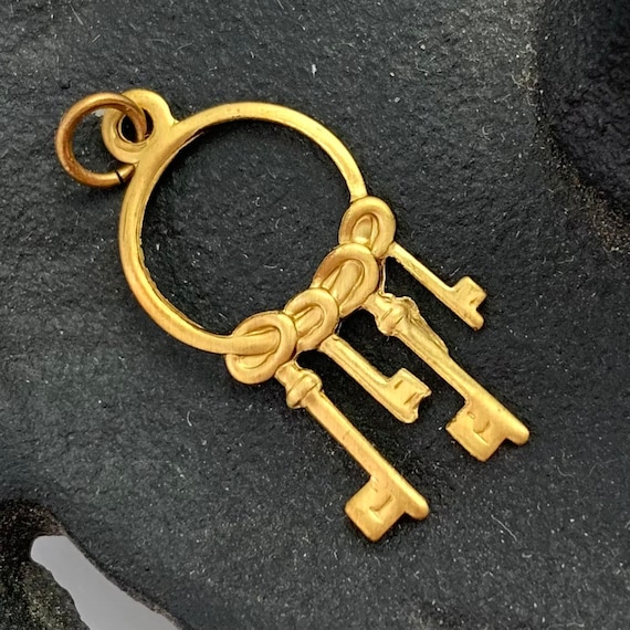 Vintage charm key ring charm, Vintage Skeleton Key Charm Vintage Brass Metal Stamping Charm, Vintage Brass Charms, Vintage Jewelr