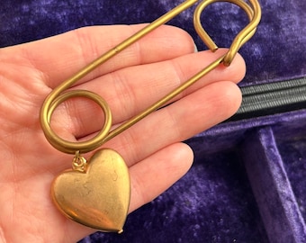 Large Safety Pin, Heart Charm Pin, Vintage Safety Pin, kilt Pin, vintage brass pin, vintage blanket Pin, Vintage Pin, Vintage Jewelry