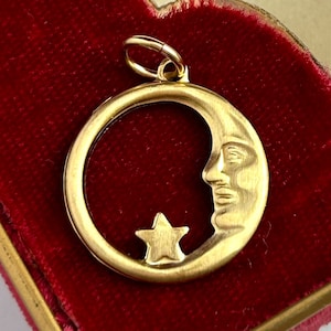Amuleto vintage, dije de luna creciente, dije vintage, colgante vintage, joyería vintage, dije de luna con estrella, joyería de luna, tono dorado