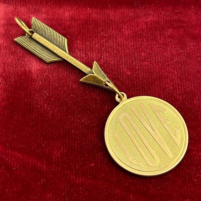 Colgante para mujer, diseño de corazón vintage de latón con forma de corazón, estilo francés, ideal para regalar en San Valentín. Love