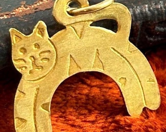 Vintage Cat Charm: Dainty Pendant, Etched Brass Jewelry