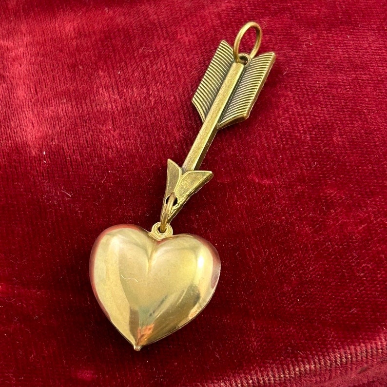 Colgante para mujer, diseño de corazón vintage de latón con forma de corazón, estilo francés, ideal para regalar en San Valentín. Heart