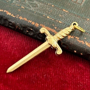 Vintage Charm Tiny Sword Necklace Pendant Brass Vintage Jewelry For Women Sword Charm Dainty Pendant Gifts For Her Gift For Women Empowering bild 6