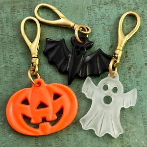 Halloween Purse Charm Jewelry Clip Charm Pendant For Women Bat Ghost Pumpkin Spooky Season Resin Charm Gift For Her Qty: 1 Charm With Clip