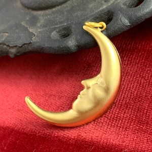 Vintage moon Charm, crescent moon Charm, man in the moon Charm, Vintage Pendant, Vintage Jewelry, moon Charm, moon Jewelry, Vintage Charm