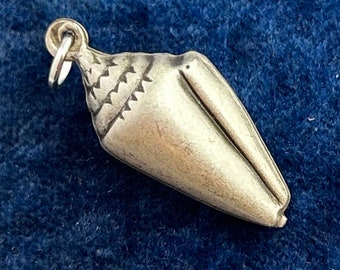 Colgante de collar con dije de concha marina, dije de concha, dije de latón plateado, joyería de playa, regalo para amante de la playa, regalo de joyería para ella