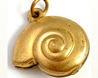 Vintage Seashell Charm, vintage Necklace Pendant, nautilus Shell charm, nautilus shell, Brass Charm, vintage jewelry
