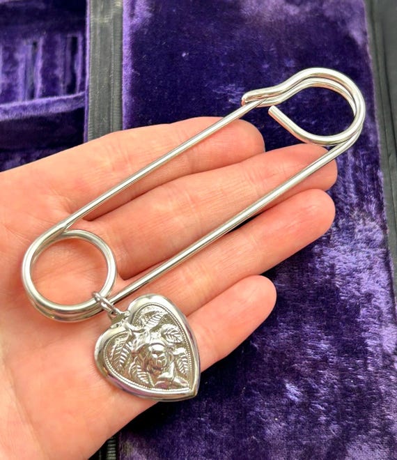 Large Safety Pin Heart Charm Pin Vintage Safety Pin Kilt Pin
