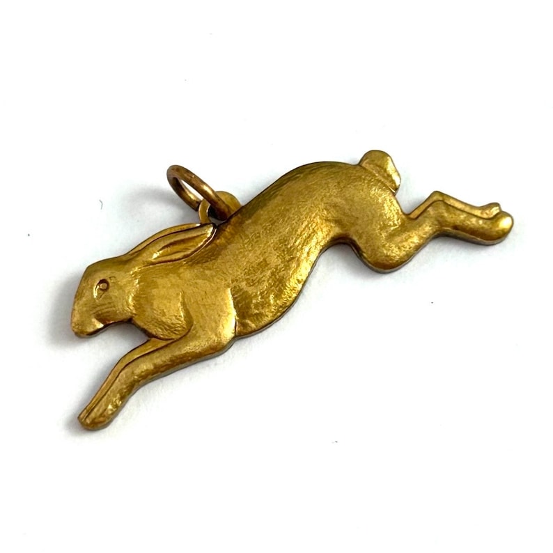 Rabbit Charm, Running Rabbit Charm, Brass Charm, Vintage Jewelry, Vintage Charm, Vintage Brass Charm, Animal Charm, Rabbit Jewelry imagen 6