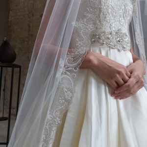 Lace wedding veil ivory mantilla veil with lace trim cathedral length veil Lace edge bridal veil Fingertip lace veil Lace chapel length veil