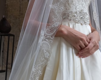 Véu de noiva de renda, véu mantilha marfim com acabamento em renda, véu de comprimento catedral, véu de noiva com borda de renda, véu de renda na ponta dos dedos, véu de renda na altura da capela
