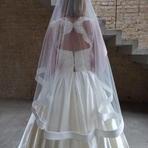 Classic satin edge veil Graceful satin wedding veil Elegant wedding veil with satin trim Modern satin trim veil with wide satin ribbon